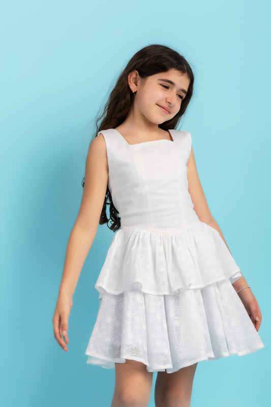 Ruffle dress in white